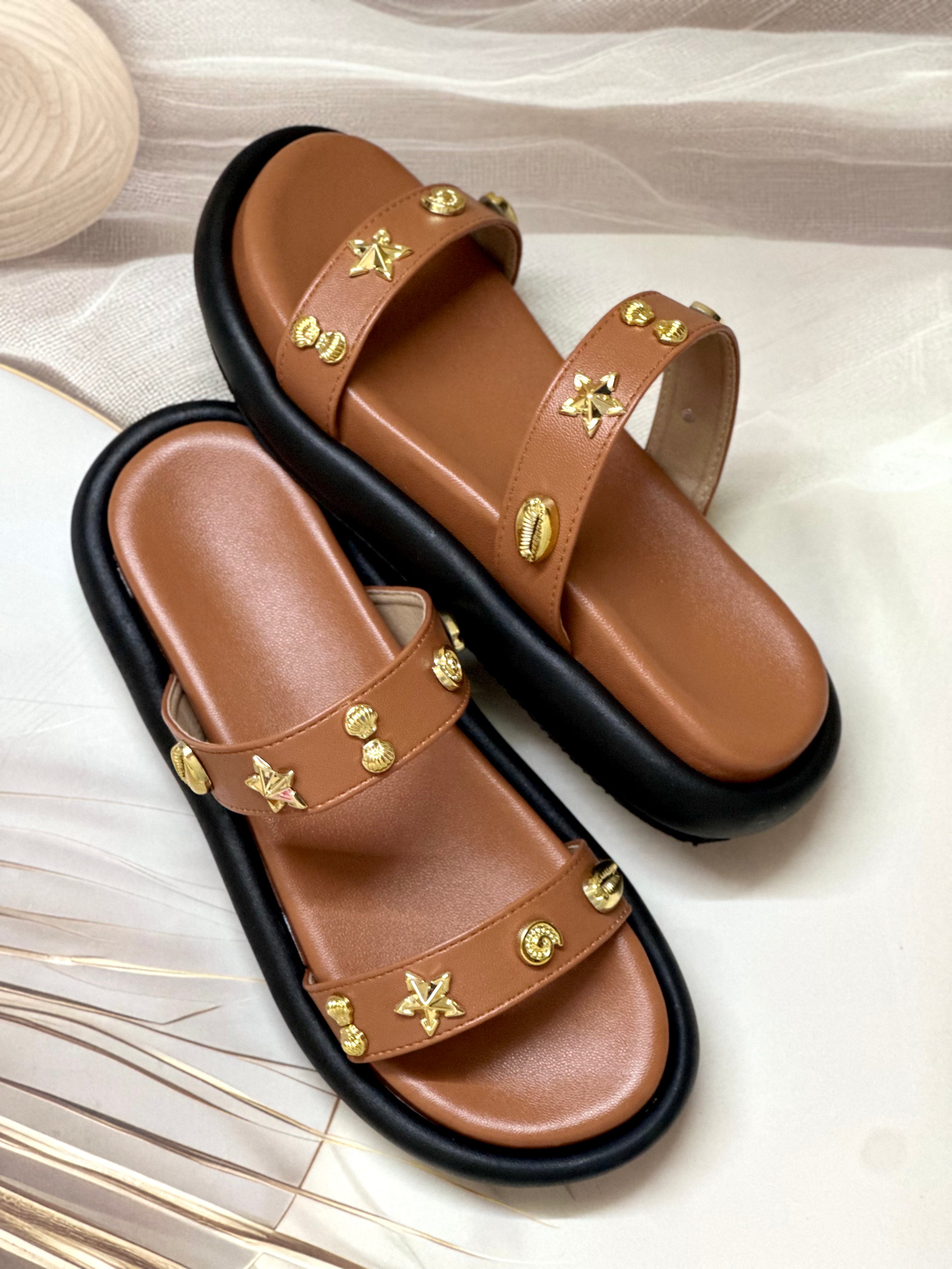 Cushiony Coastal Charms Tan