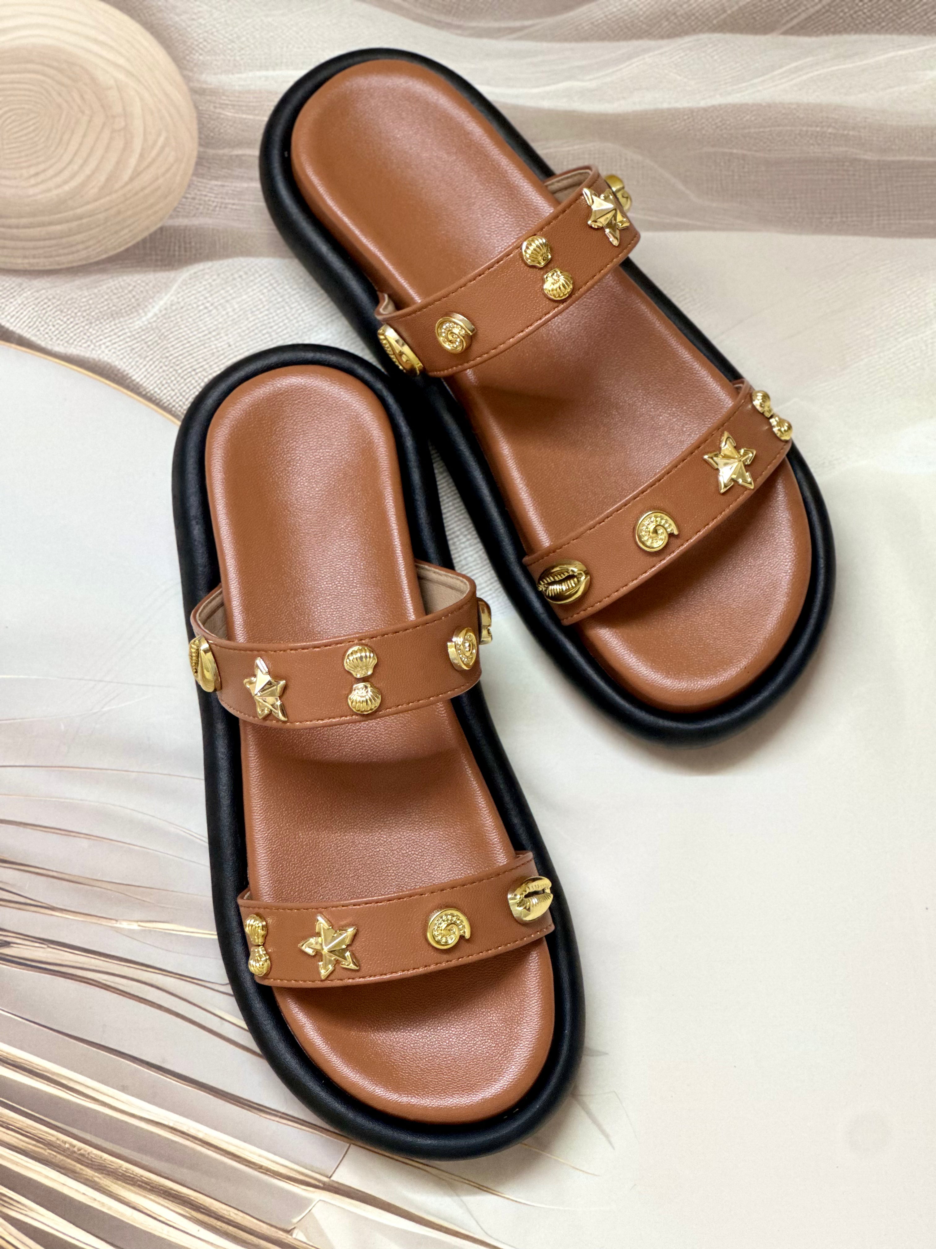 Cushiony Coastal Charms Tan